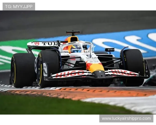 阿布扎比站迈凯伦指令皮亚斯特里提速，以协助诺里斯进站窗口